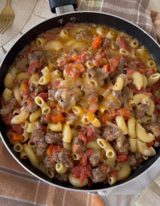 One-Pan Cheeseburger Helper - Eat Better Pasta